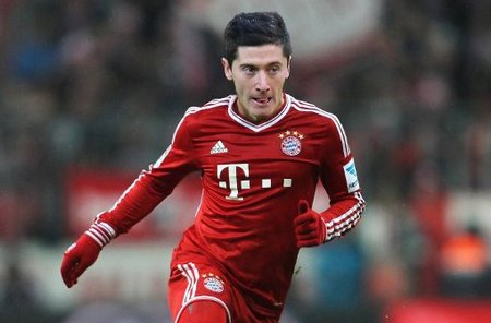 记者：吕迪格虽膝盖不适但准备强行出战，预计他会首发上场