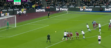 阿迪达斯发布与欧冠合作25周年纪念海报：梅西在列