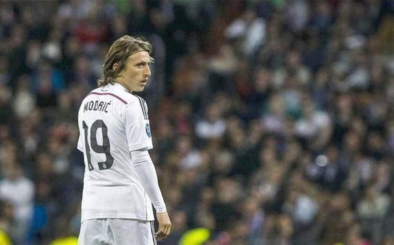 东契奇空砍42分，德罗赞贡献32分，湖人客场112-124惜败国王