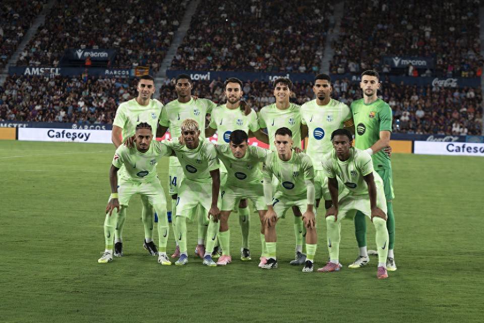 组图 CBA北京主场大胜广东 赵睿关心徐杰伤情