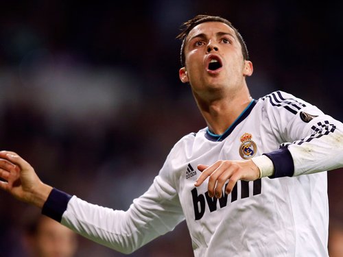 女员工下班后在《闪电十一人》中捏“野兽先辈”角色