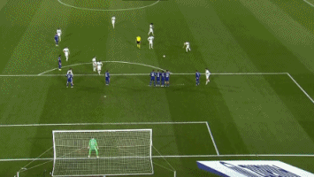 [图]高天意头球破门 上海申花1-0山东泰山